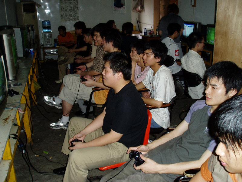 �����¼���ע�⵽�����Ͻǵ��Ǹ���ˮ���з������쳣��������